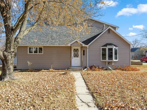 700 8th Ave NE, Independence, IA 50644
