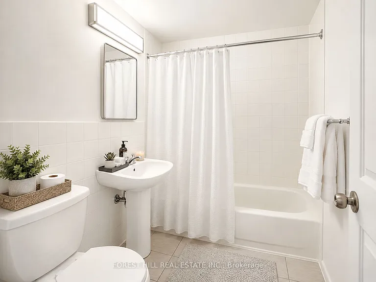92 Robinson St #202 — Photo 3