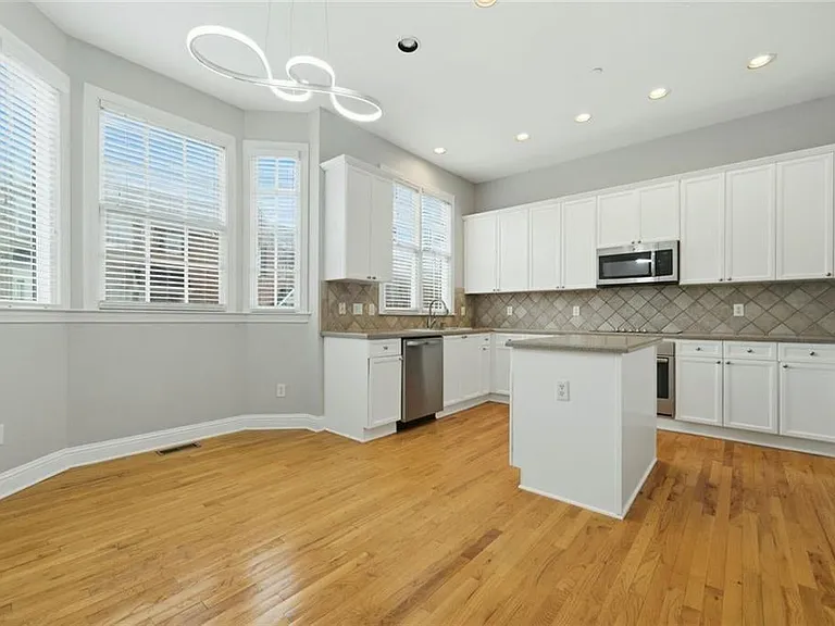 319 Creekbank Way SE — Photo 5