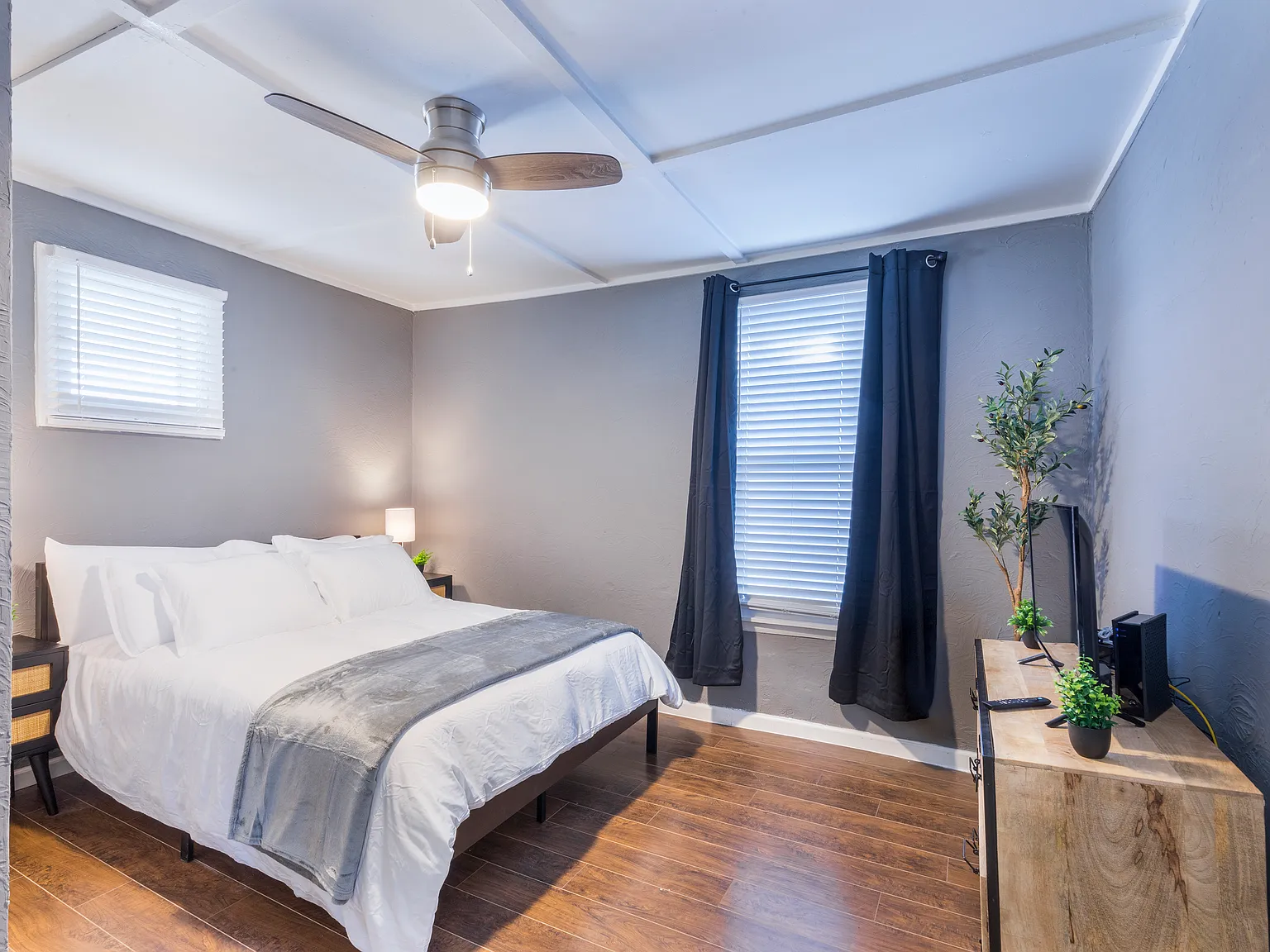 2 bed, 900 sqft, $2,600 — Photo 4