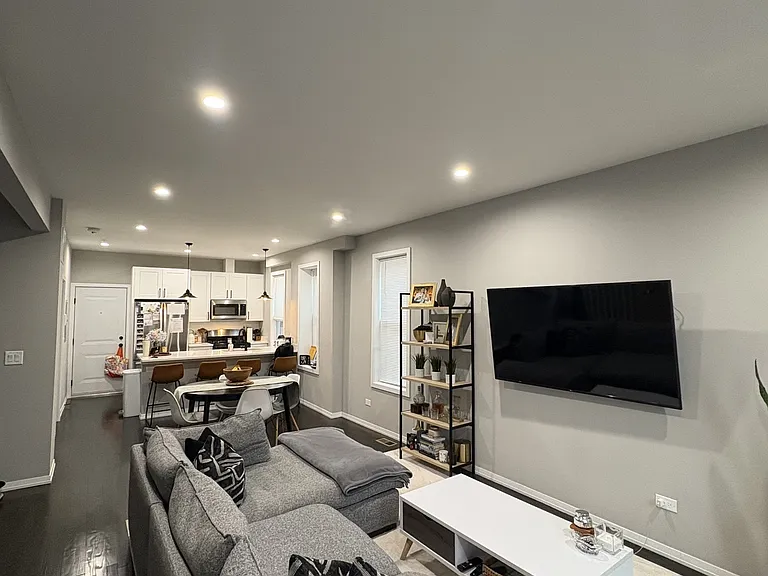 3673 N Elston Ave — Photo 46