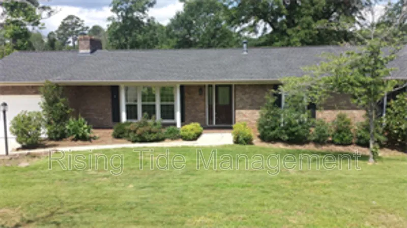 4 bed, 2.0 bath, 1462 sqft, $1,500 — Photo 1
