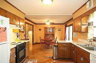 4th image of 7001 Maryvale Ct