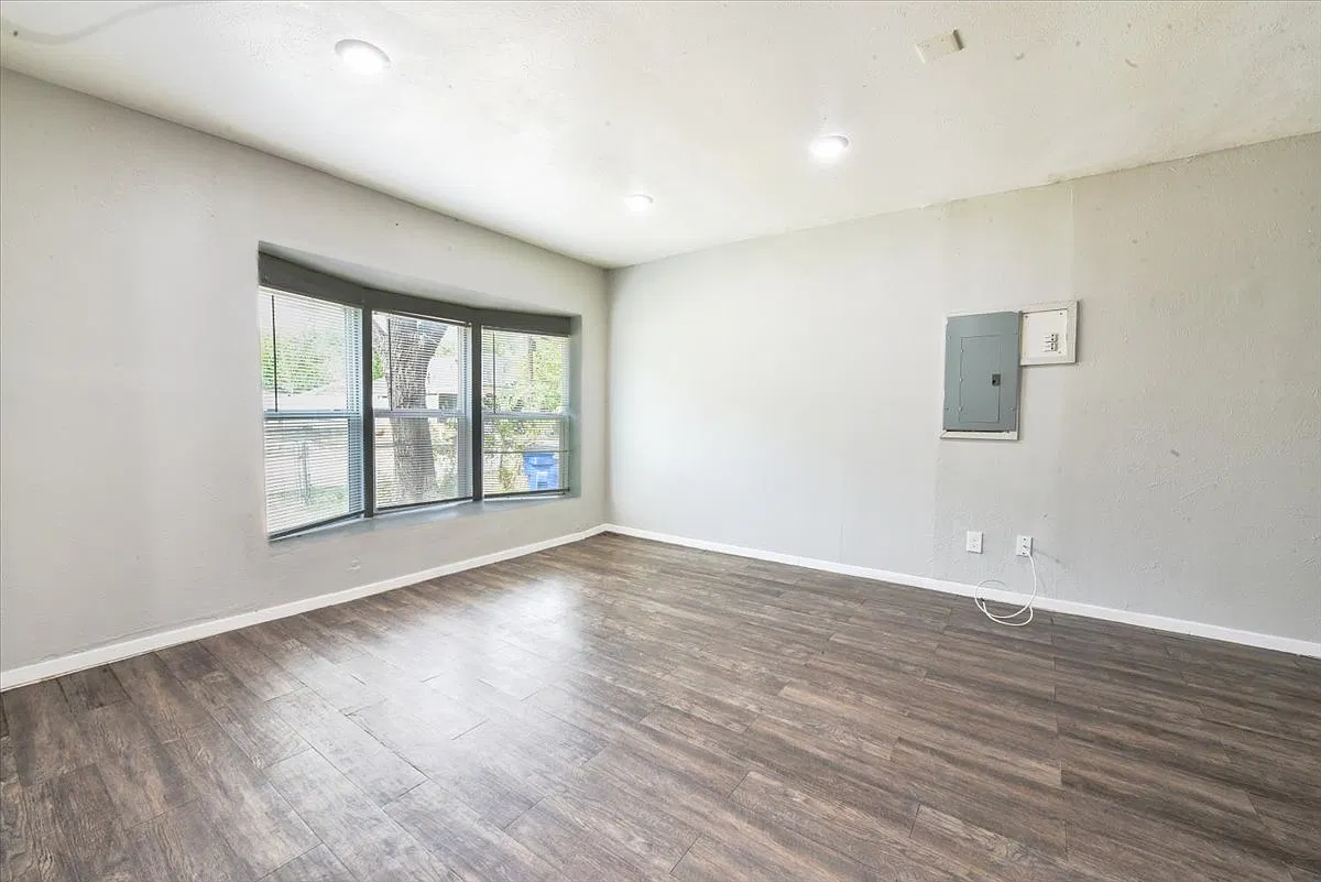 3 bed, 1633 sqft, $2,100 — Photo 4