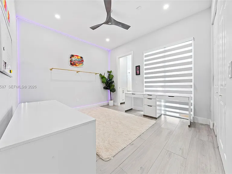 18742 SW 55th St — Photo 38