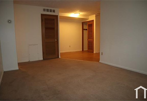 3rd image of 24630 Euclid Ave