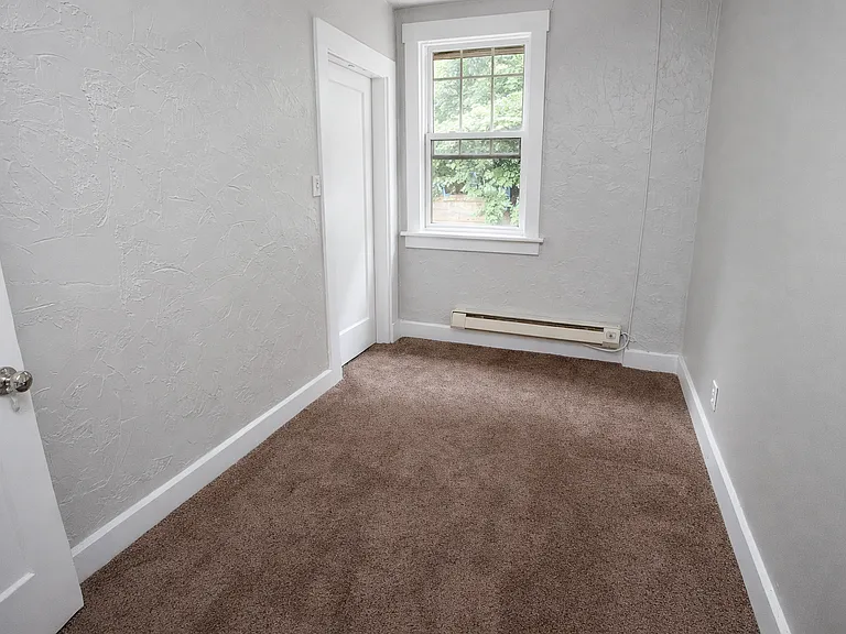 5619 Hobart St — Photo 6