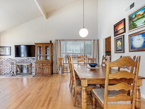 4th image of 3402 Twin Oaks Drive