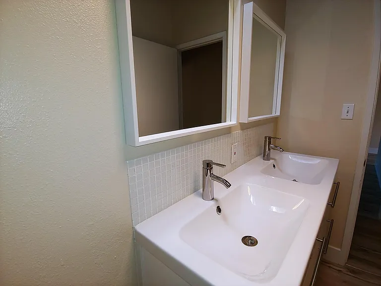 2933 Carmel St — Photo 8