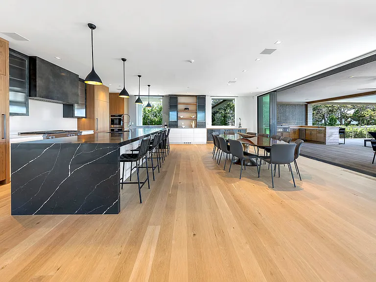 345 Dune Rd — Photo 9