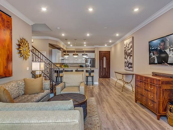 5th image of 201 N Reese Pl Unit 202