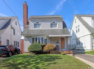 220 Campbell Ave, Williston Park, NY 11596