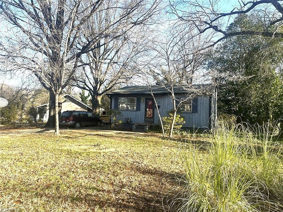 2nd image of 2412 Daniel St