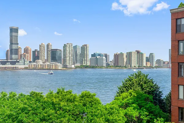 Sold by Up Real Estate Advisors LLC | media 6