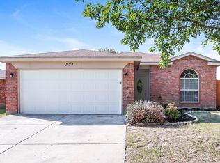 321 Candlestick Trl, Saginaw, TX 76179