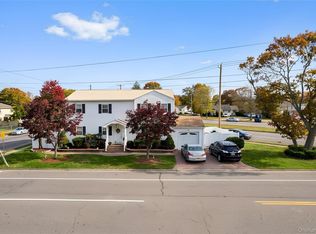 685 3rd St, West Babylon, NY 11704