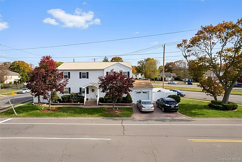 685 3rd St Photo 1
