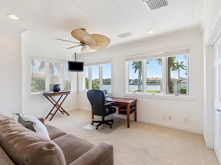 703 Royal Plaza Dr — Photo 14