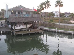 1338 Wahini St, Tiki Island, TX 77554