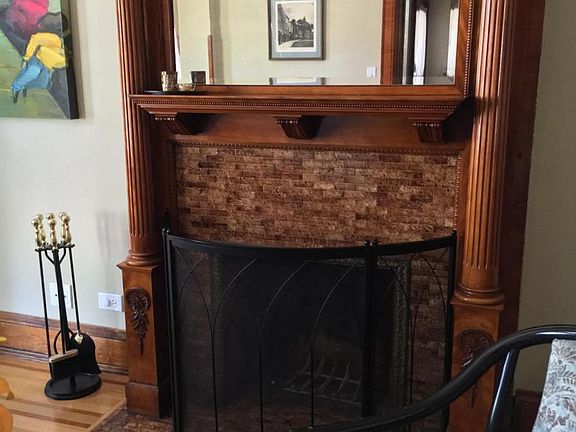 3rd image of 1056 N Hoyne Ave
