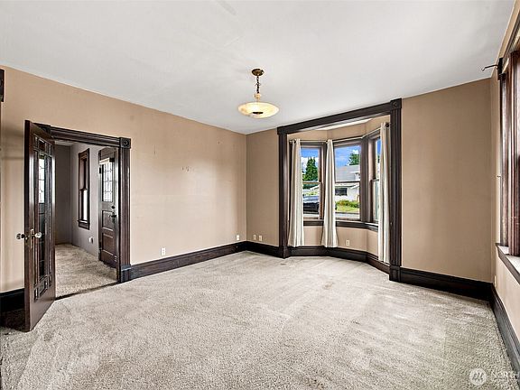 4th image of 928 3rd Avenue NW