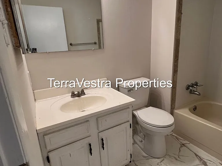 13-15 Grasmur Ct — Photo 11