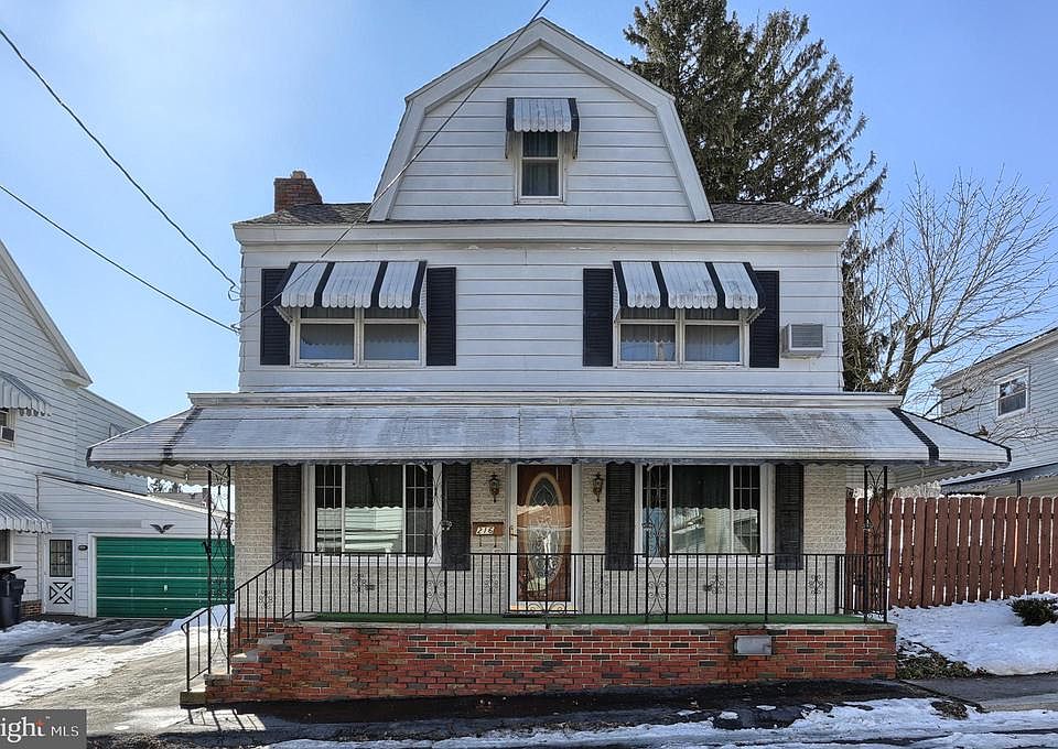 1st image of 216 N Center St