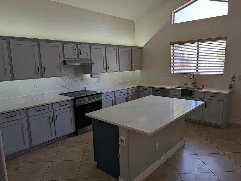1831 S 105th Dr — Photo 5