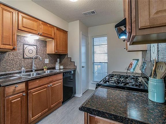 4th image of 6907 Hillcroft Dr