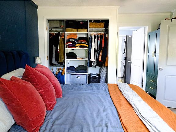 5th image of 403 Superba Ave NE