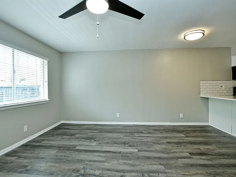 Sandpiper Apartments — Photo 8