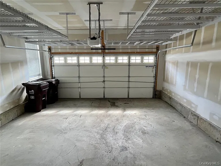 95 Meadow View Dr — Photo 32