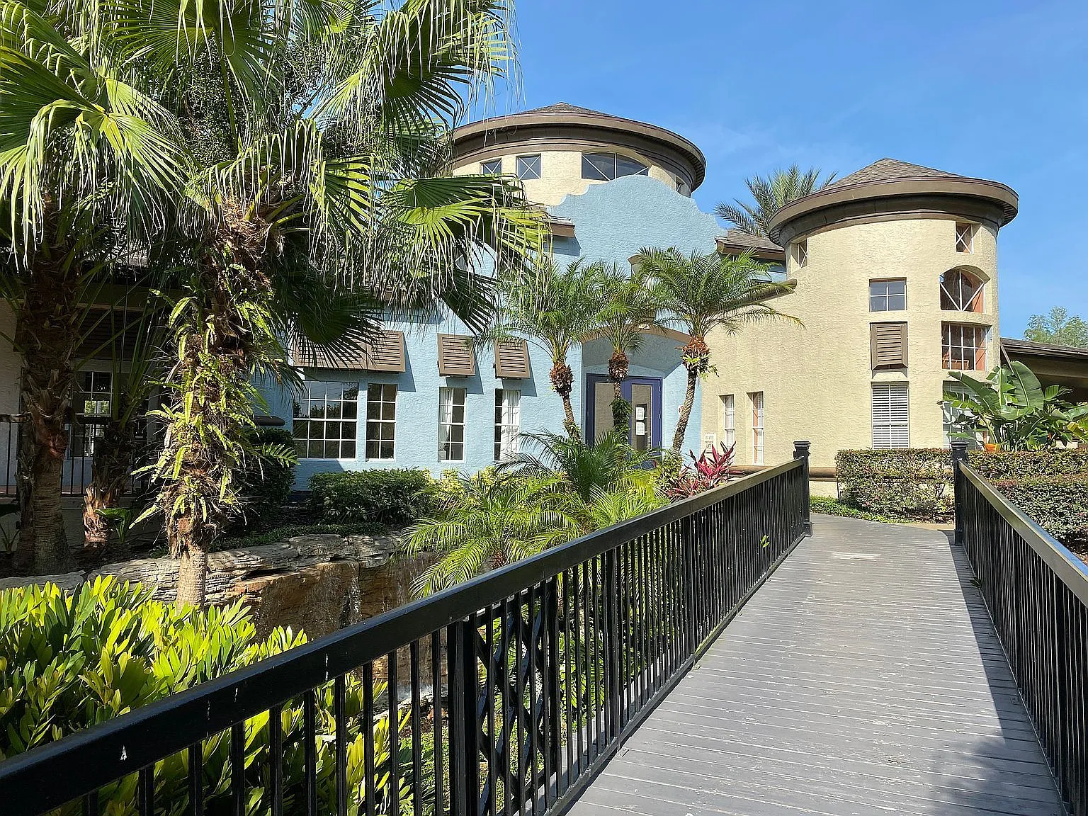 1 bed, 1.0 bath, 702 sqft, $1,145 — Photo 1