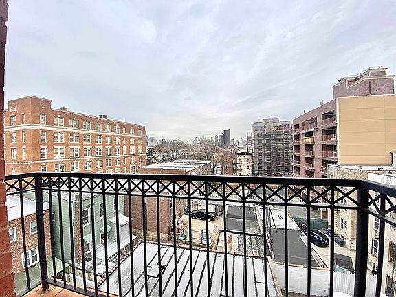 5th image of 3110 23rd St APT 3I