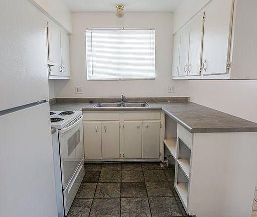 5th image of 269 S Montgomery St APT 3
