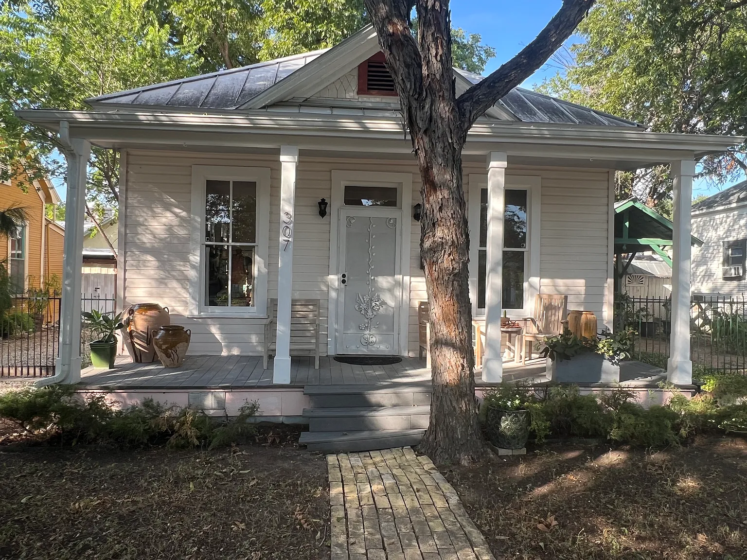 2 bed, 1045 sqft, $1,850 — Photo 2