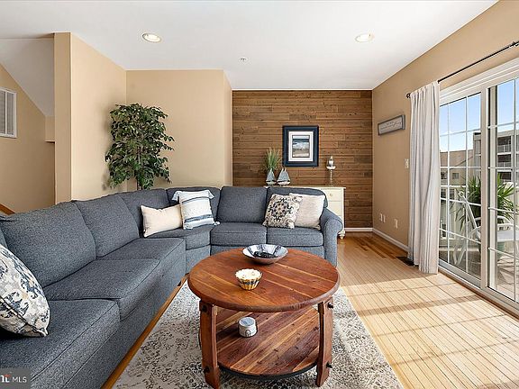 5th image of 617 Salt Spray Rd Unit D