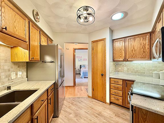 4th image of 3914 E Milwaukee St