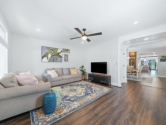 2nd image of 1121 Garden St