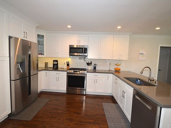 3rd image of 5102 Scott St