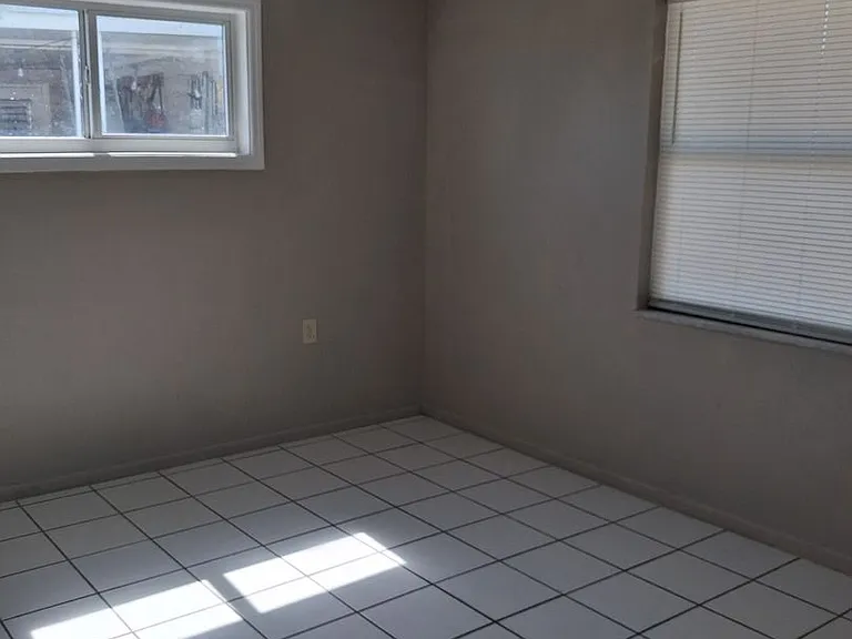 4746 Eastwood Ln — Photo 8