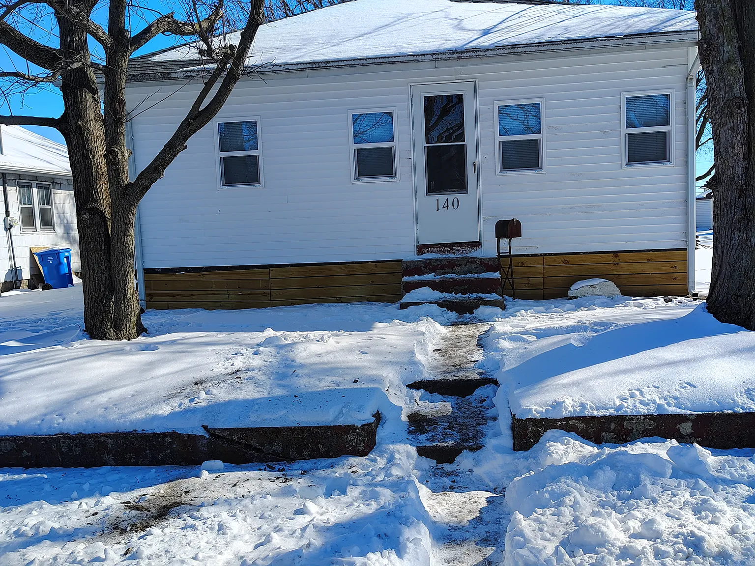 2 bed, 960 sqft, $695 — Photo 1