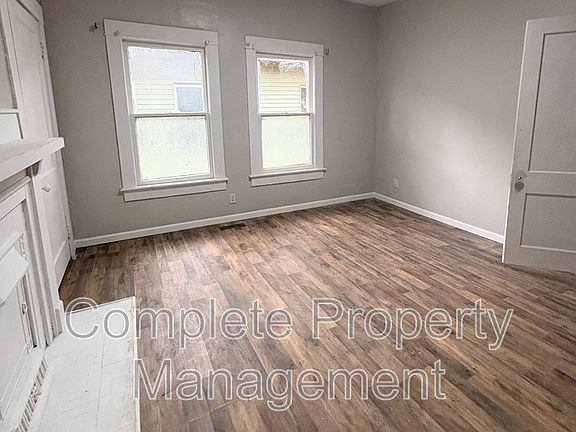 4th image of 608 Fulton Ave SW