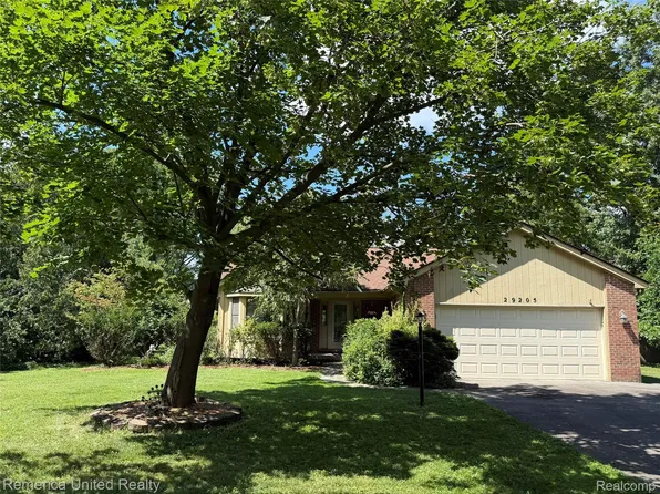 29205 Greening St, Farmington Hills, MI 48334