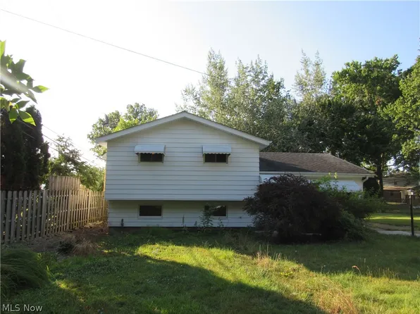 596 Terrace Plz, Willowick, OH 44095