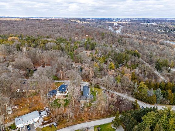 4th image of 63 Sylvan Dr