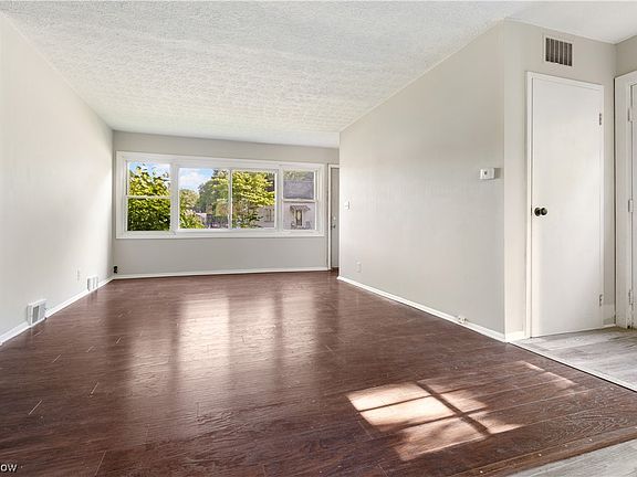 5th image of 1314 Seward Ave