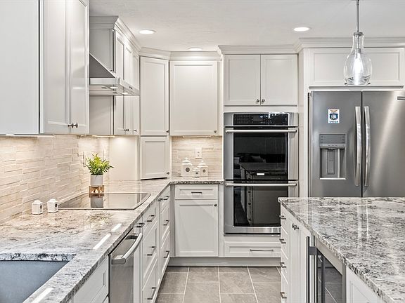 5th image of 5 Strawberry Ln