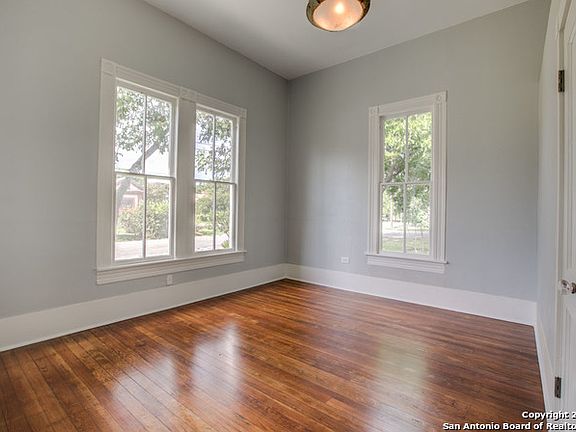 5th image of 454 E Krezdorn St