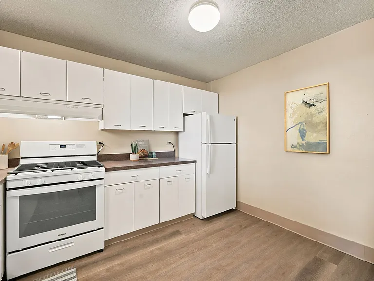 The Pavilion Apartments — Photo 4